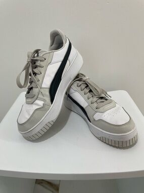 Puma Low-Top Sneakers in White, Light Gray & Black